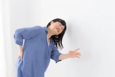 ぎっくり腰になってしまった女性